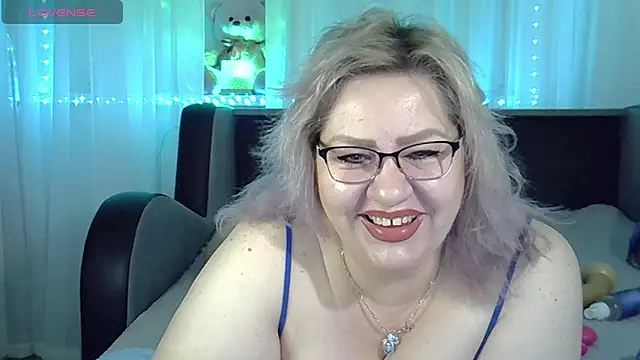 Snapshot of AngelinaGlam chatting on September 20, 6:46 pm AngelinaGlam online show from September 20, 6:46 pm