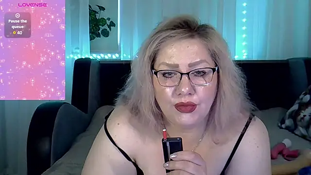 Snapshot of AngelinaGlam chatting on September 27, 12:55 pm AngelinaGlam online show from September 27, 12:55 pm