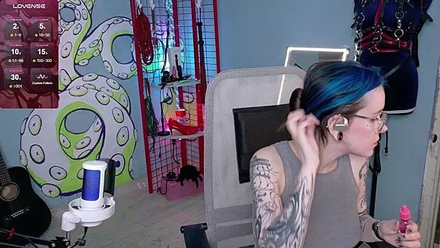 Snapshot of Cumpotik_Eve chatting on February 23, 3:30 am Cumpotik Eve online show from February 23, 3:30 am