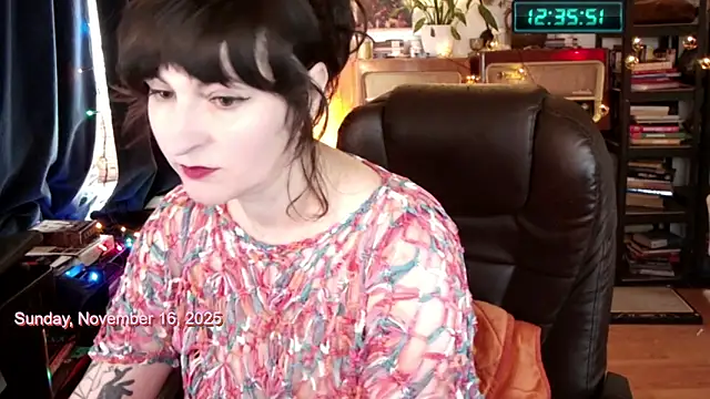 Snapshot of 404girlnotfound chatting on November 16, 11:37 am 404girlnotfound online show from November 16, 11:37 am