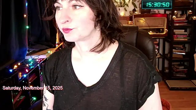 Snapshot of 404girlnotfound chatting on November 15, 2:32 pm 404girlnotfound online show from November 15, 2:32 pm