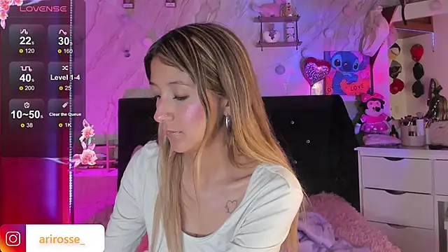 ariana rosse   online show from February 15, 1:39 am