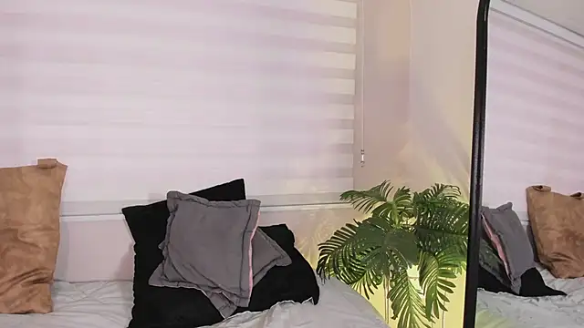 ariana rosse   online show from March 18, 3:55 pm
