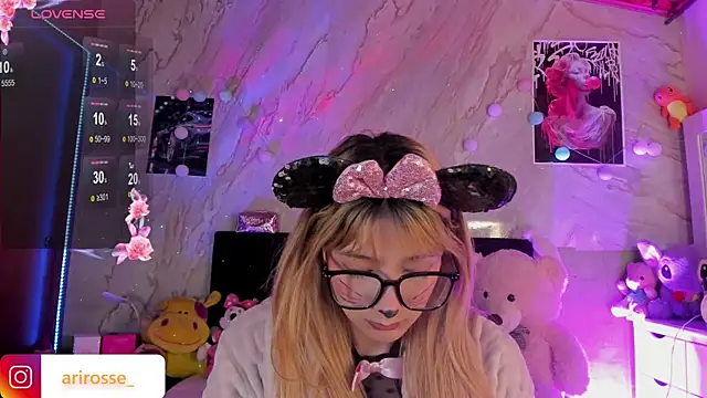 ariana rosse   online show from October 31, 9:06 am