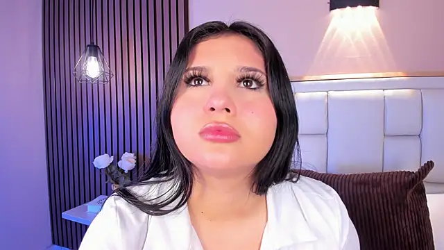 AvyMilton online show from April 15, 11:38 am