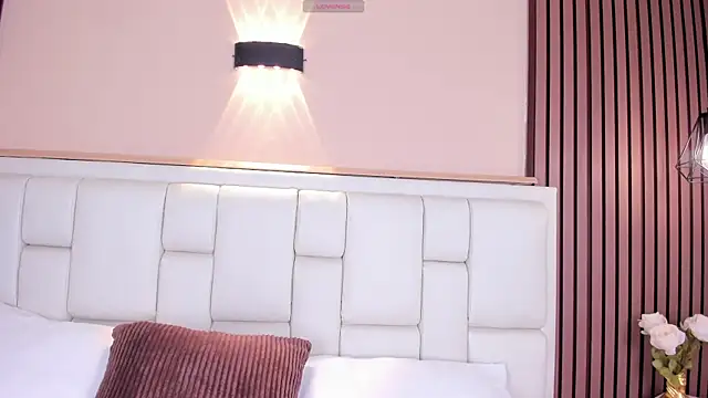 AvyMilton online show from April 2, 11:50 am