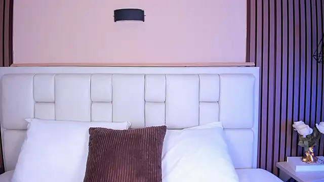 AvyMilton online show from April 17, 11:35 am