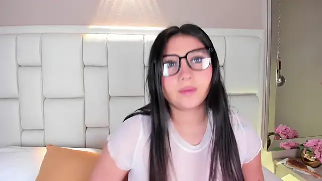 AvyMilton online show from January 10, 11:27 am