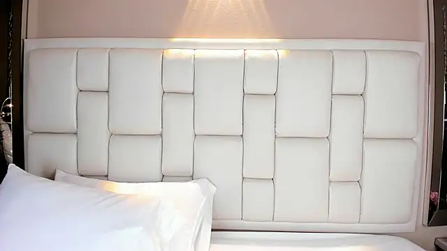 AvyMilton online show from February 11, 11:43 am