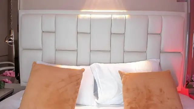 AvyMilton online show from December 15, 11:38 am