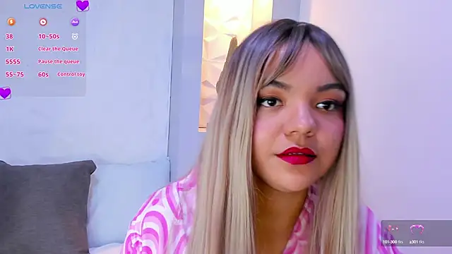 EmilyRouss  online show from March 5, 10:21 pm