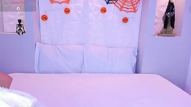 EmilyRouss  online show from October 30, 7:22 pm