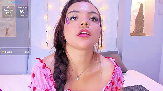 EmilyRouss  online show from March 14, 10:16 pm