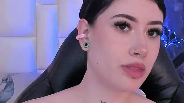 melody suarez online show from February 7, 11:03 pm