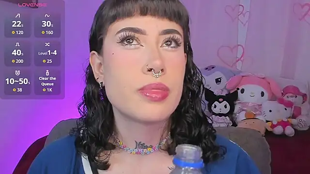 melody suarez online show from November 4, 10:57 pm