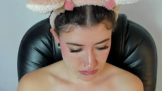 melody suarez online show from March 17, 2:19 am