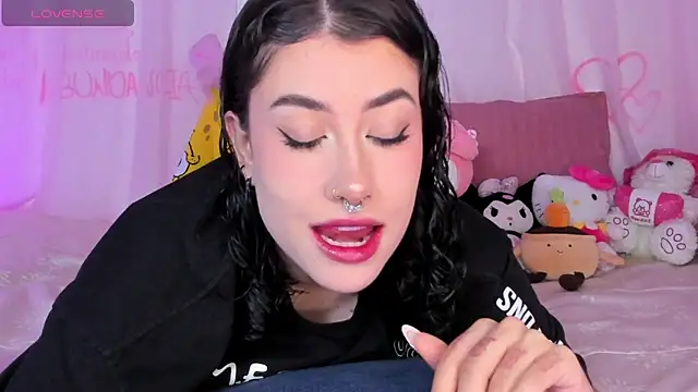 melody suarez online show from October 7, 10:55 pm