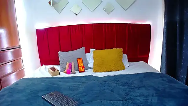 Cristal moon1 online show from March 14, 11:00 pm