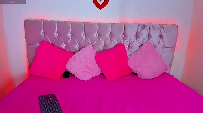 Cristal moon1 online show from December 20, 12:30 am