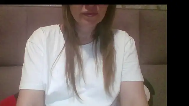 Snapshot of Sladkiegubki chatting on October 8, 1:40 am Sladkiegubki online show from October 8, 1:40 am