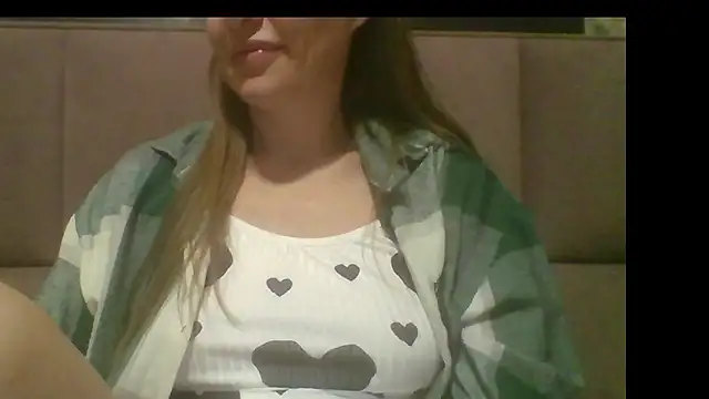 Snapshot of Sladkiegubki chatting on October 18, 9:39 pm Sladkiegubki online show from October 18, 9:39 pm