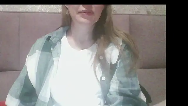 Snapshot of Sladkiegubki chatting on October 2, 11:30 pm Sladkiegubki online show from October 2, 11:30 pm