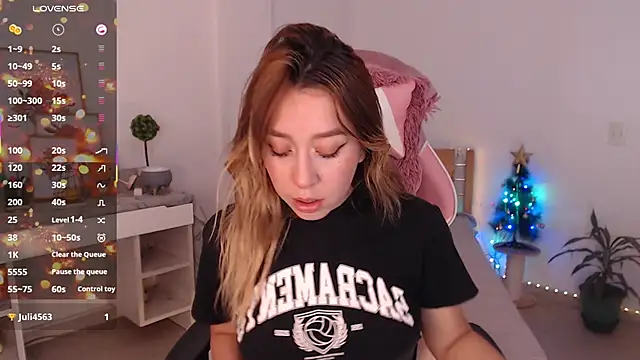 Snapshot of Dahlia__espresso chatting on December 19, 8:11 pm Dahlia espresso online show from December 19, 8:11 pm