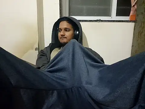 Snapshot of Jonrobinso chatting on December 1, 5:47 pm Jonrobinso online show from December 1, 5:47 pm