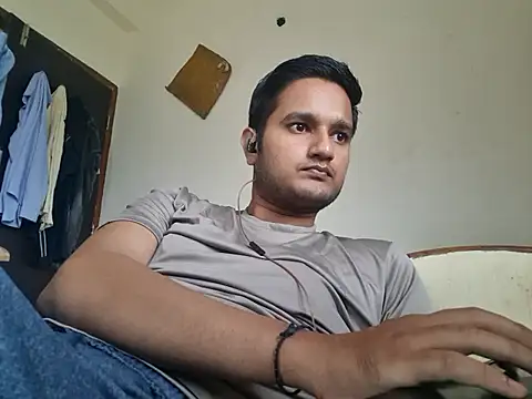 Snapshot of Jonrobinso chatting on October 13, 5:53 am Jonrobinso online show from October 13, 5:53 am