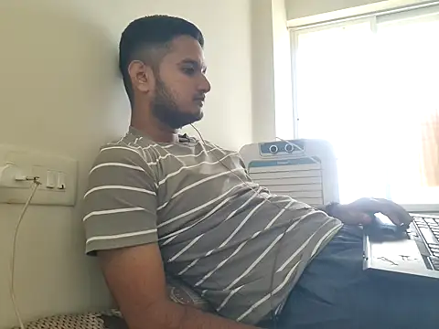 Jonrobinso online show from June 18, 4:33 am