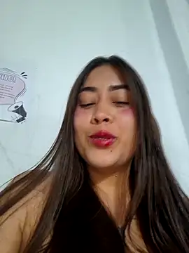 Snapshot of Maralains chatting on June 19, 7:14 am Maralains online show from June 19, 7:14 am