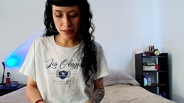 anika lowen02 online show from March 5, 5:29 pm