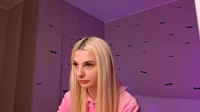LoveLuna  online show from October 16, 4:04 pm