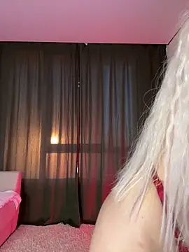 LoveLuna  online show from May 31, 5:40 pm