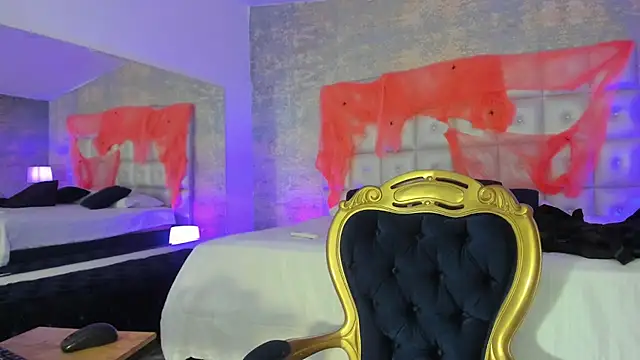 Snapshot of MelaniieRoux chatting on October 12, 12:06 pm MelaniieRoux online show from October 12, 12:06 pm