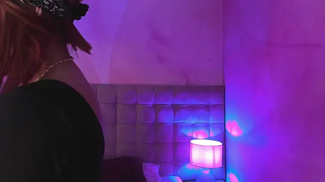 Snapshot of MelaniieRoux chatting on March 6, 1:48 am MelaniieRoux online show from March 6, 1:48 am