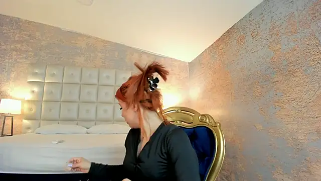MelaniieRoux online show from May 18, 7:40 pm