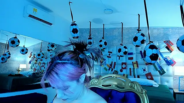 Snapshot of MelaniieRoux chatting on July 11, 7:36 pm MelaniieRoux online show from July 11, 7:36 pm