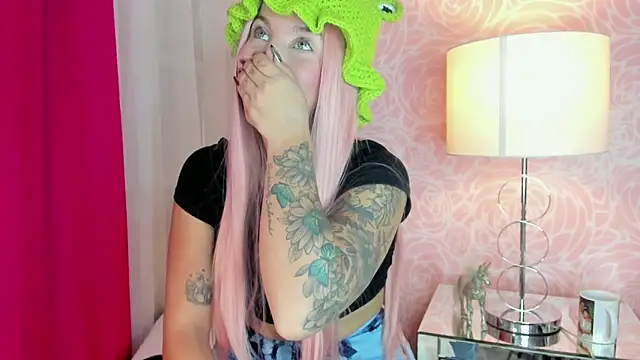 Snapshot of MelaniieRoux chatting on November 7, 7:40 pm MelaniieRoux online show from November 7, 7:40 pm