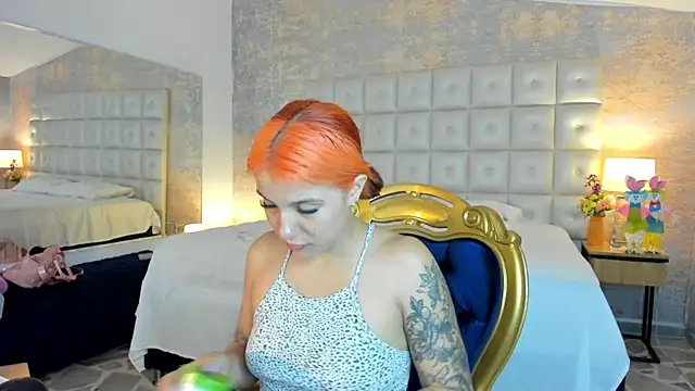 Snapshot of MelaniieRoux chatting on June 5, 7:30 pm MelaniieRoux online show from June 5, 7:30 pm