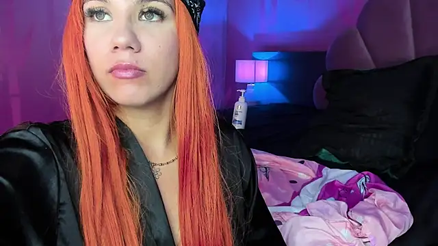 Snapshot of MelaniieRoux chatting on March 22, 9:02 am MelaniieRoux online show from March 22, 9:02 am