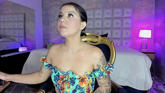 Snapshot of MelaniieRoux chatting on September 30, 11:49 am MelaniieRoux online show from September 30, 11:49 am