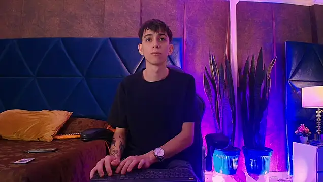 Snapshot of Lion_Foster01 chatting on December 2, 8:43 pm Lion Foster01 online show from December 2, 8:43 pm