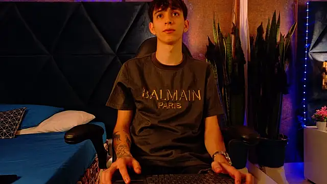 Snapshot of Lion_Foster01 chatting on October 23, 12:04 pm Lion Foster01 online show from October 23, 12:04 pm