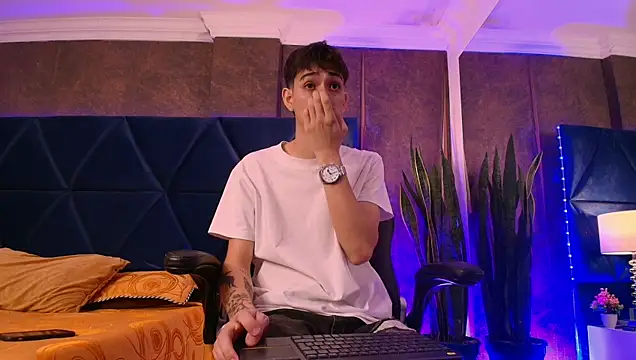 Snapshot of Lion_Foster01 chatting on December 3, 7:35 pm Lion Foster01 online show from December 3, 7:35 pm