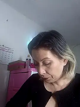 alixia81 online show from September 9, 11:36 pm