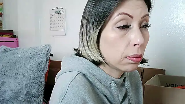 alixia81 online show from January 18, 2:31 pm