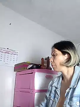 alixia81 online show from September 26, 11:22 pm