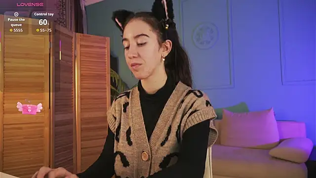 Snapshot of Belle_Via chatting on December 2, 3:47 pm Belle Via online show from December 2, 3:47 pm