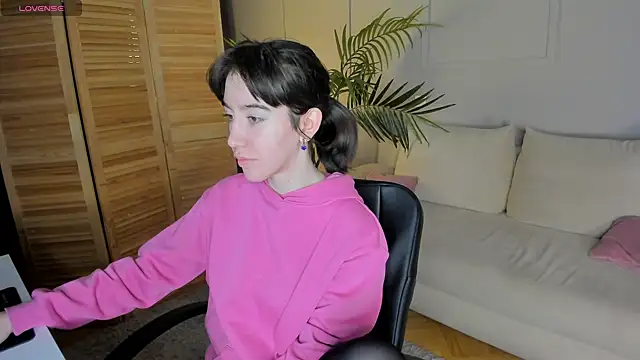 Snapshot of Belle_Via chatting on February 28, 2:20 am Belle Via online show from February 28, 2:20 am